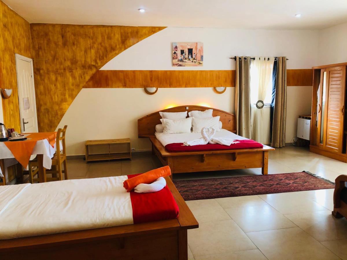 Talata-maty Petite Flower Guest House מראה חיצוני תמונה