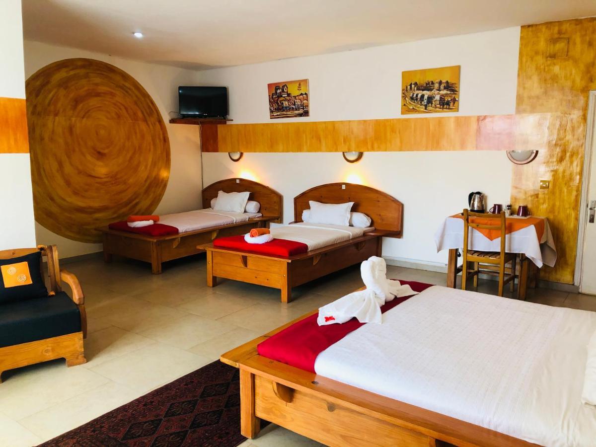 Talata-maty Petite Flower Guest House מראה חיצוני תמונה