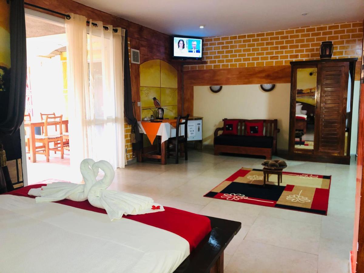 Talata-maty Petite Flower Guest House מראה חיצוני תמונה