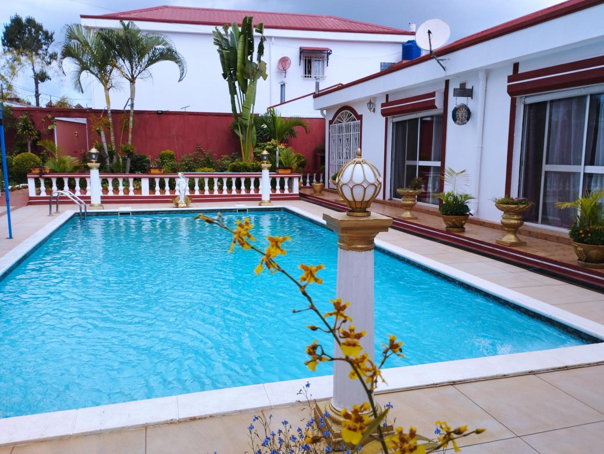Talata-maty Petite Flower Guest House מראה חיצוני תמונה