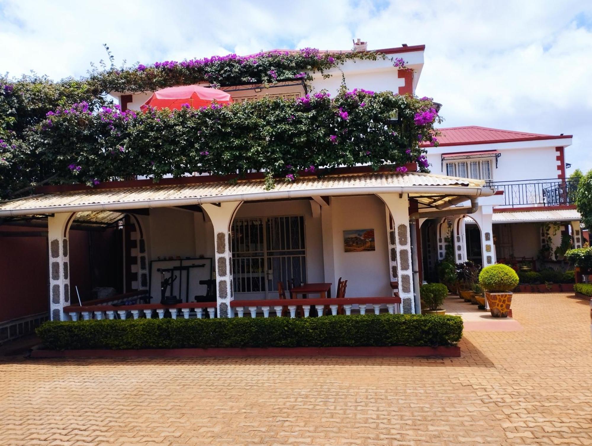 Talata-maty Petite Flower Guest House מראה חיצוני תמונה