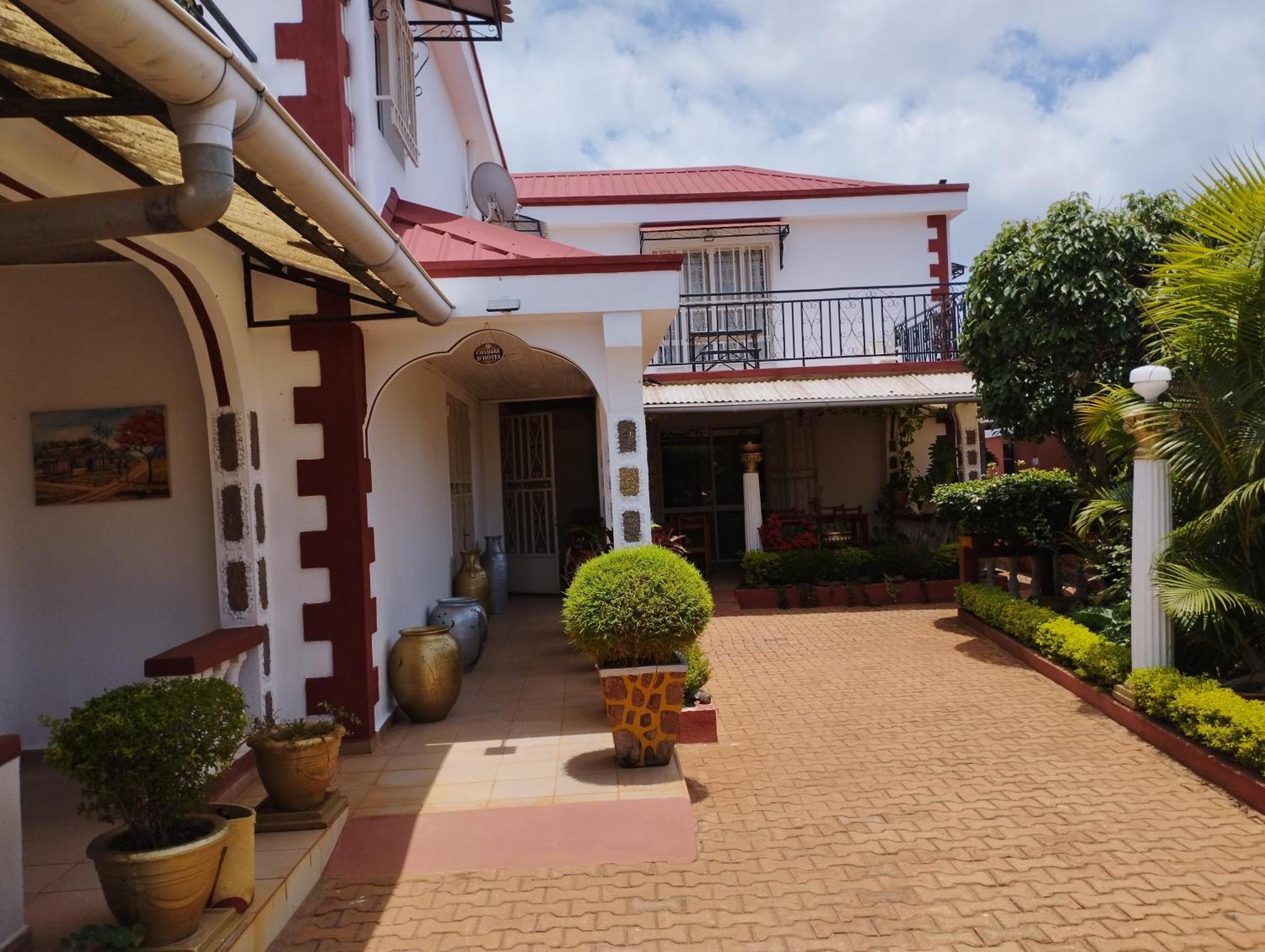 Talata-maty Petite Flower Guest House מראה חיצוני תמונה