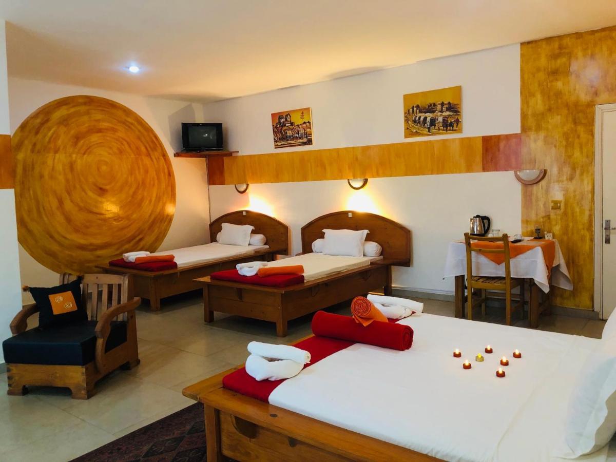 Talata-maty Petite Flower Guest House מראה חיצוני תמונה