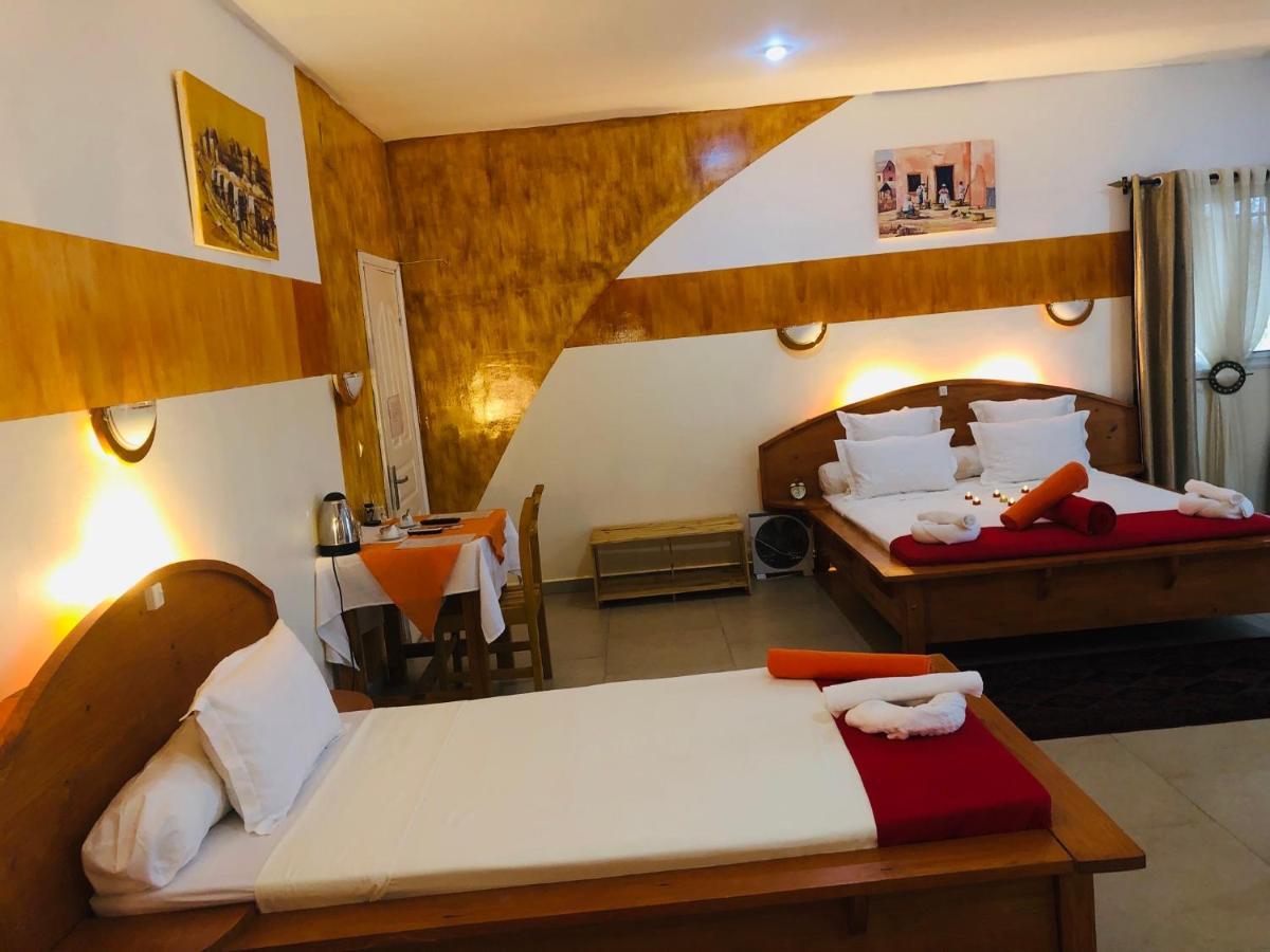Talata-maty Petite Flower Guest House מראה חיצוני תמונה